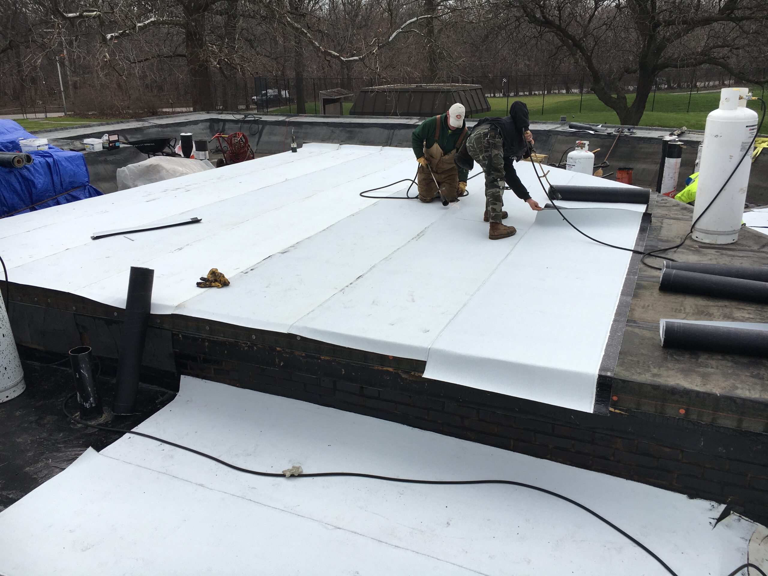 Flat roof installation